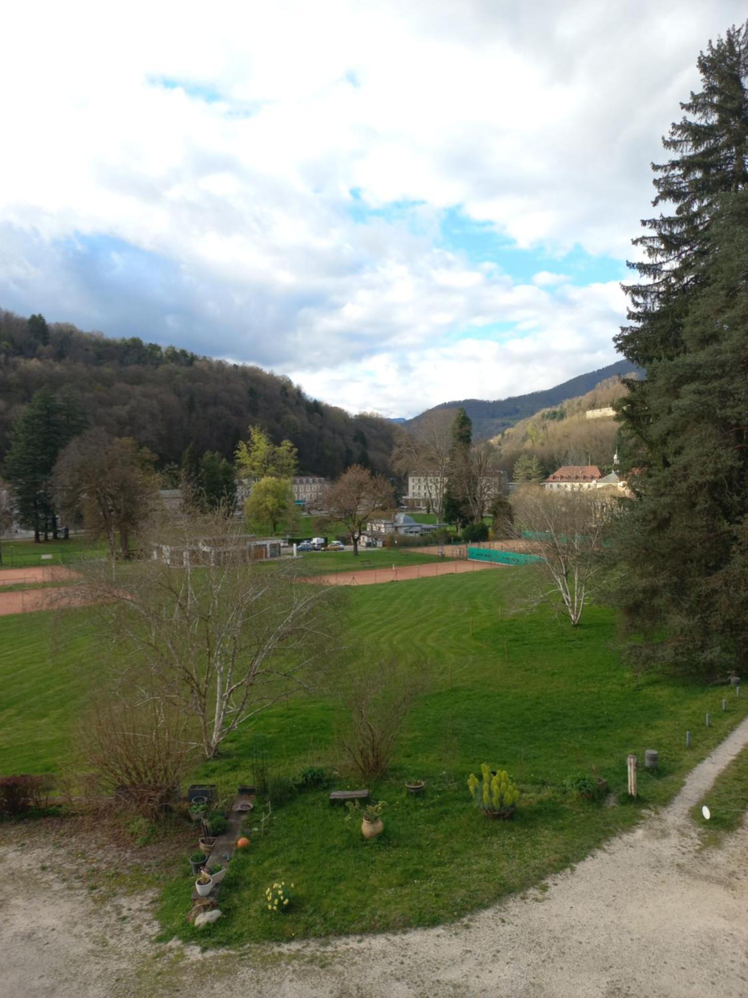 Residence Du Parc Saint-Martin-dʼUriage Kültér fotó