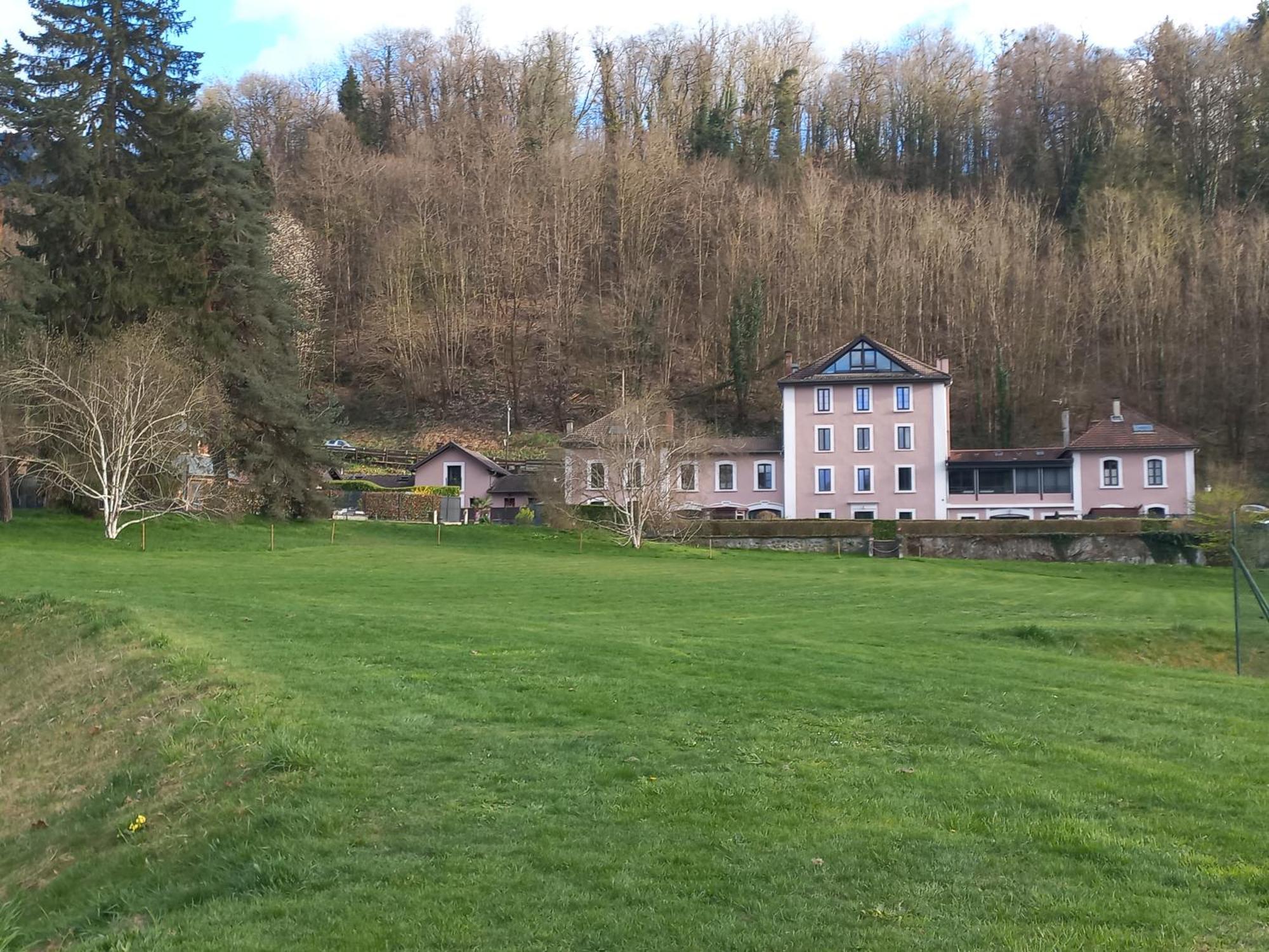 Residence Du Parc Saint-Martin-dʼUriage Kültér fotó