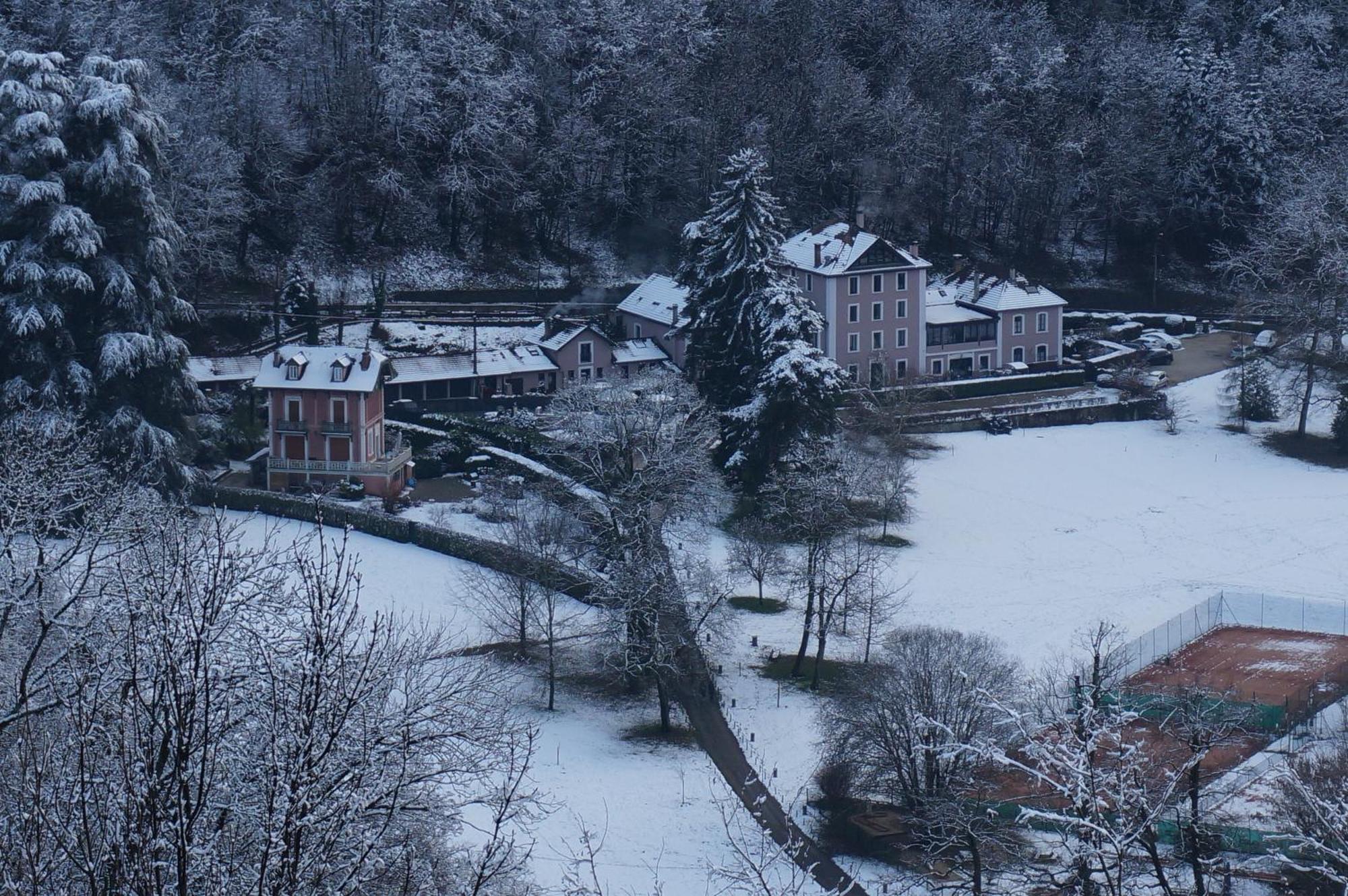 Residence Du Parc Saint-Martin-dʼUriage Kültér fotó